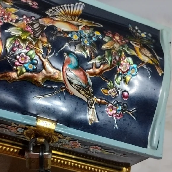 Linette Thin Metal Hand-Painted Floral & Bird Decor Print Box W Lock/Keys (BX80) - Picture 10 of 15